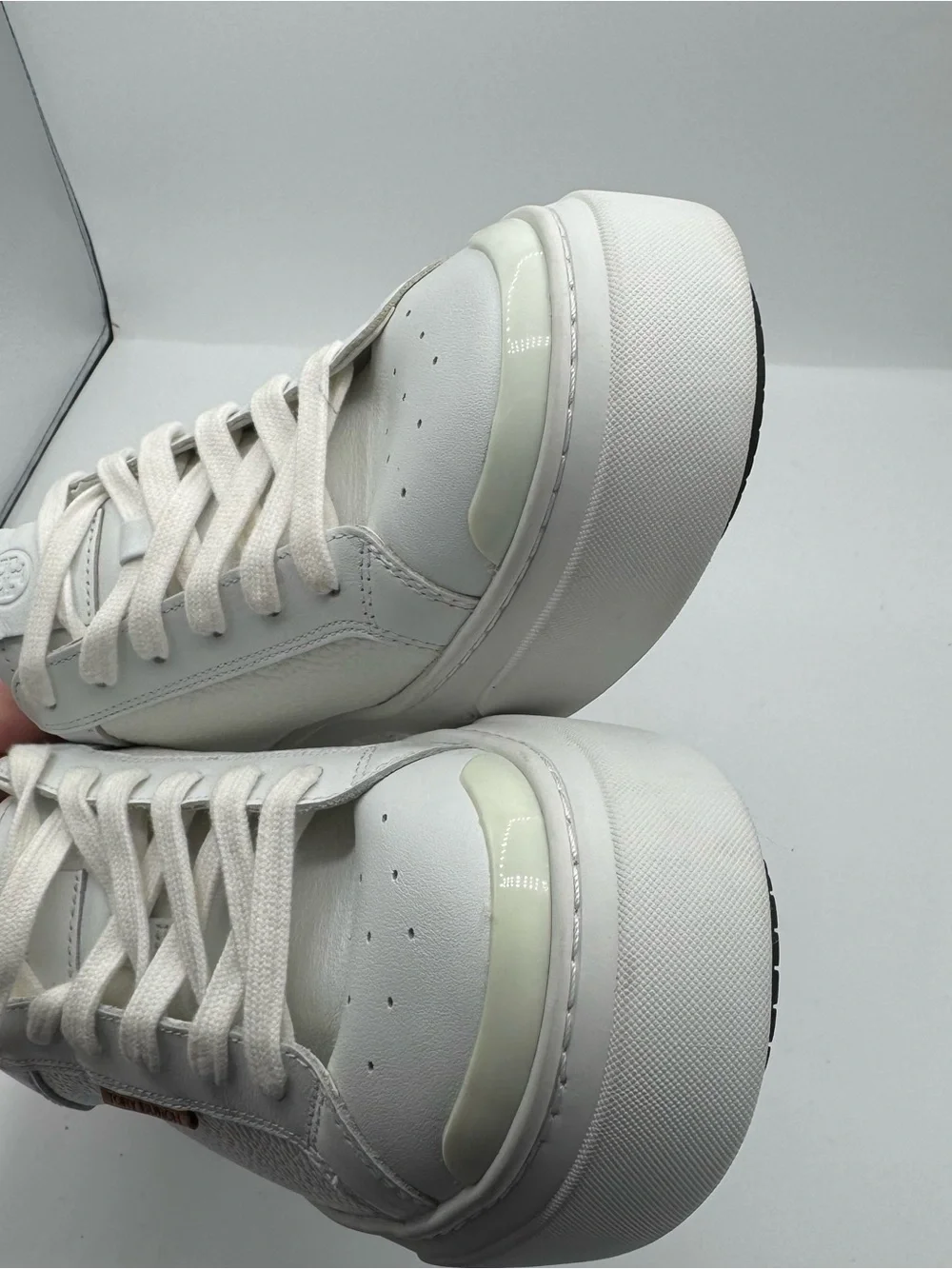 Tory Burch Ladybug Platform Sneakers Titanium‎ White/Washed Berry size 9.5 luxe